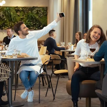 Novotel Centre - Porte De Geneve 4*