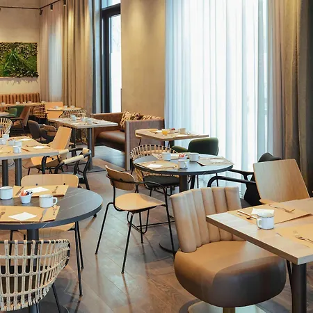 Novotel Centre - Porte De Geneve 4*