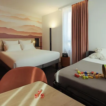 Novotel Centre - Porte De Geneve 4*