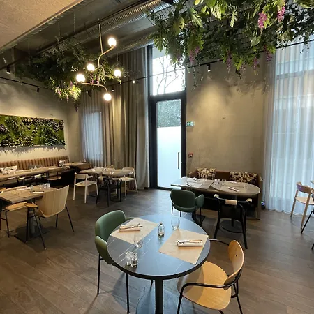 Novotel Centre - Porte De Geneve Hotel 4*