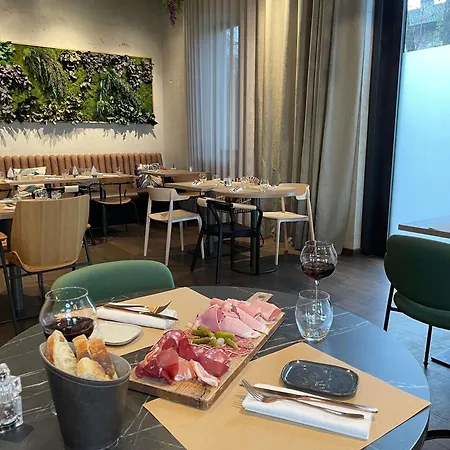 Novotel Centre - Porte De Geneve 4* آنماس