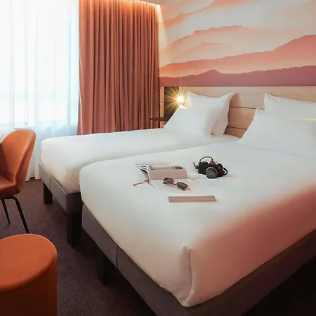 Novotel Centre - Porte De Geneve 4*