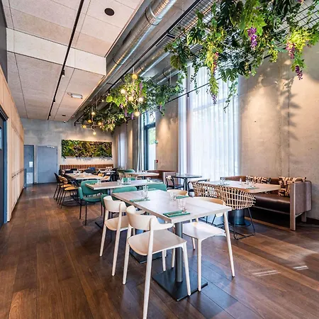 Novotel Centre - Porte De Geneve 4*